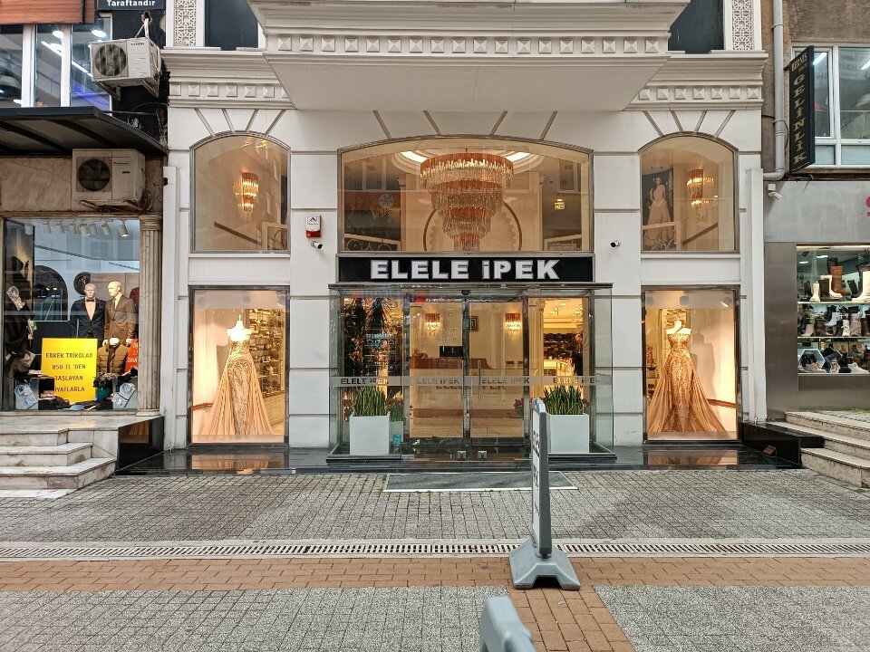 ELELE İPEK mağazasının dış cephesi, Bursa